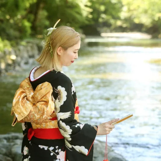 五十鈴川を背にした金の帯の花嫁|伊勢おかげさま婚