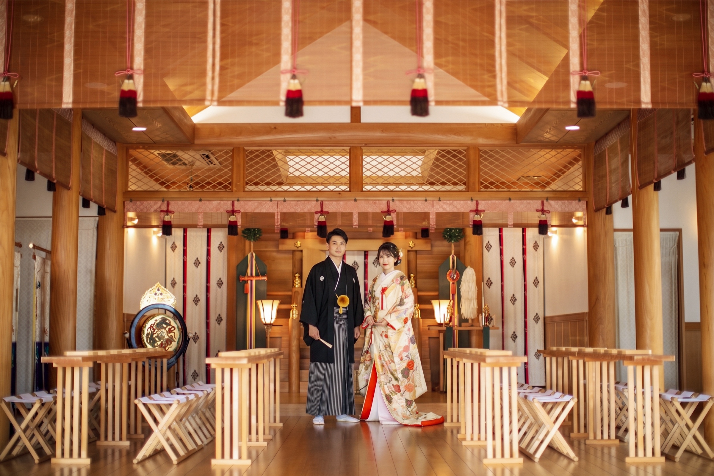 総檜造りの神殿「賀寿殿」で神前式に臨む和装のおふたり｜ザ・オランジェガーデン五十鈴川（三重県伊勢市の結婚式場）